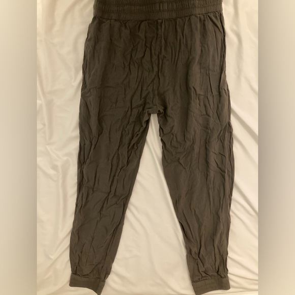 TNA Green FreeFlowing Pants - Picture 2 of 3